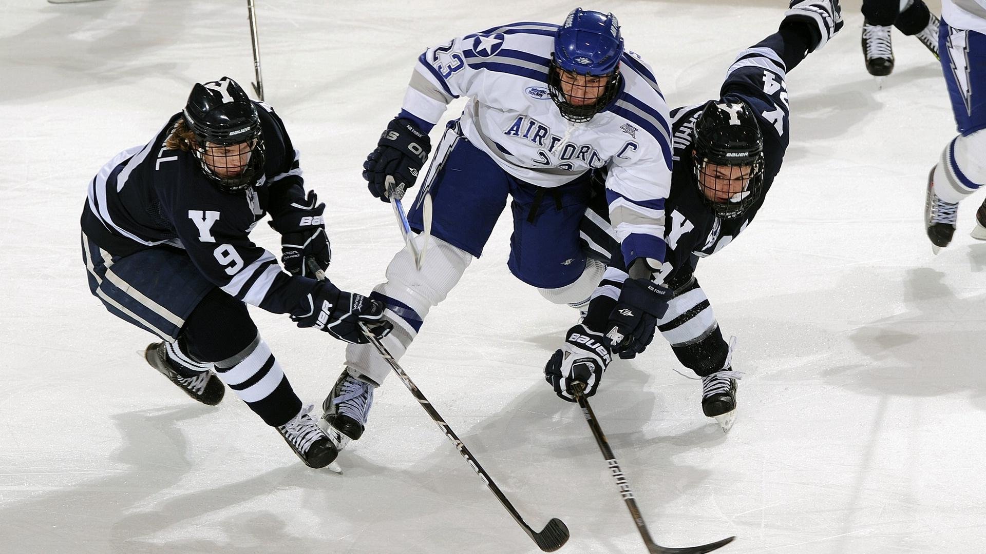 开云官网-国际足球比赛裁判专业培训体系全面建立，国际足球裁判规则与裁判法